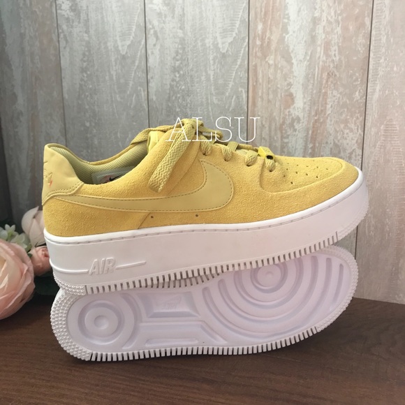 nike air force sage low yellow